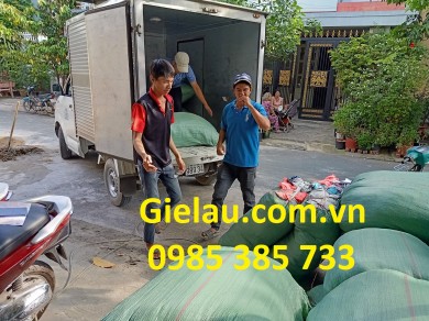 Giẻ Lau Minh Hương đi giao 700 kg giẻ lau màu trắng cho Công Ty Cổ Phần Kềm Nghĩa, Đường D3, KCN Tây Bắc, Củ Chi, Tp.HCM